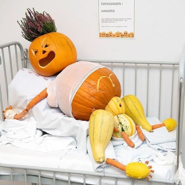 best pumpkin carving design mom giving birth