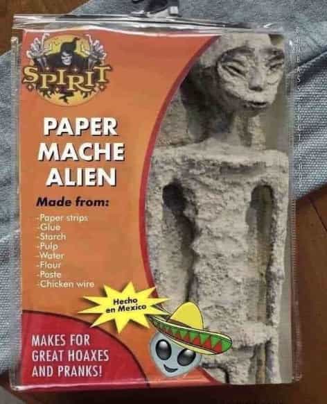 fake costumes PAPER MACHE ALIEN Made from: -Paper stripa Glue Storch Pulb. Wator