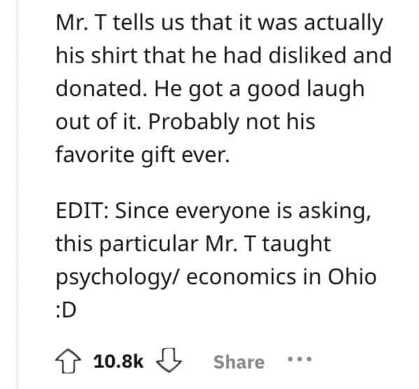 worst Christmas present ever One year my (now ex) boyfriend bought me a deck of Magic: The Gathering Cards. I had absolutely no interest in them prior to receiving them, and then he refused to teach me how to play the game. He took them with him when we broke up. Edit: I should mention it was for my birthday, too.