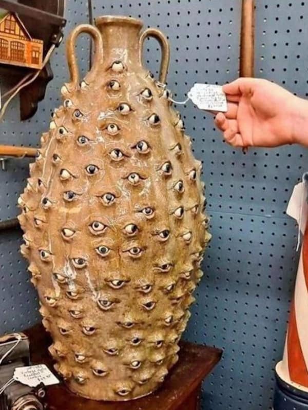 cursed images, weird and bizarre, unsettling sights, creepy coincidences, haunted images, eerie occurrences, macabre sightings