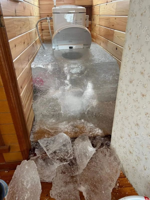 Cursed Images frozen toilet