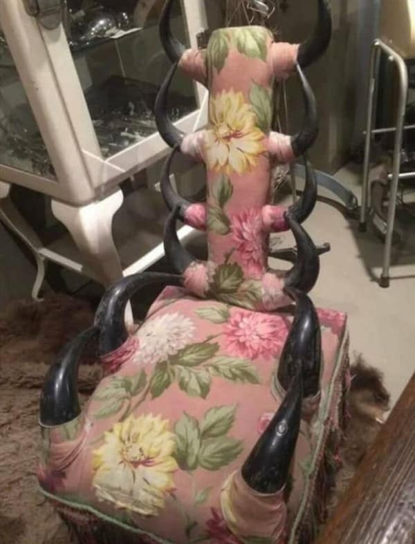 cursed images, weird and bizarre, unsettling sights, creepy coincidences, haunted images, eerie occurrences, macabre sightings