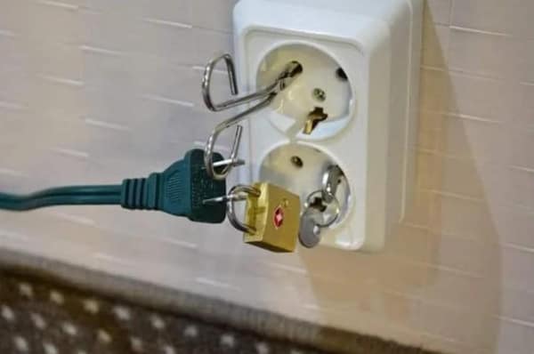 diy fails, di-why, home improvement humor, bad DIY attempts, construction mishaps,:do-it-yourself disasters, renovation blunders, amateur construction fails