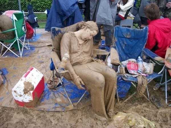 funny pics girl covered in mud camping