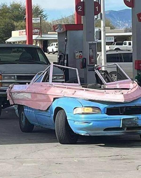 cursed images, weird photos, surreal encounters, uncanny anomalies, eerie pictures, unsettling visuals, inexplicable images