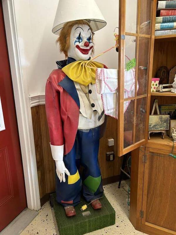 cursed images, weird photos, bizarre pictures, creepy images, unsettling images, eerie photos, strange pictures