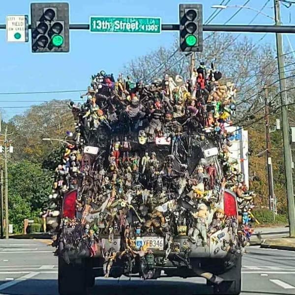 cursed images, weird photos, bizarre pictures, creepy images, unsettling images, eerie photos, strange pictures