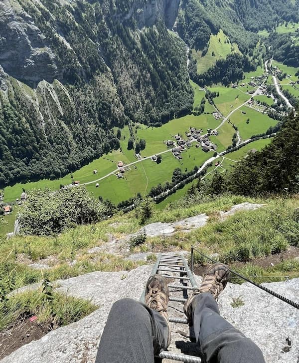 cursed images, weird photos, bizarre pictures, creepy images, unsettling images, eerie photos, strange pictures