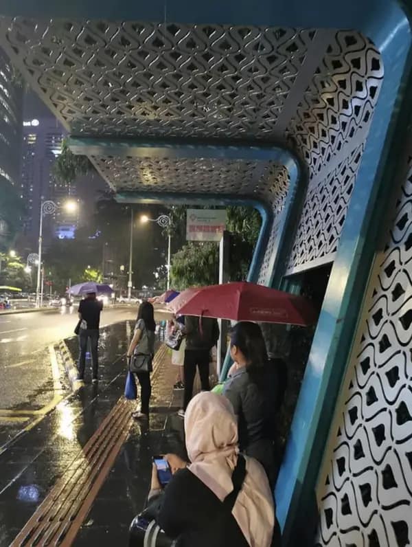 design fails, bad designs, Hilarious Design Mistakes, Bad Architecture, Funny Product Design, Confusing Signage, Design Blunders