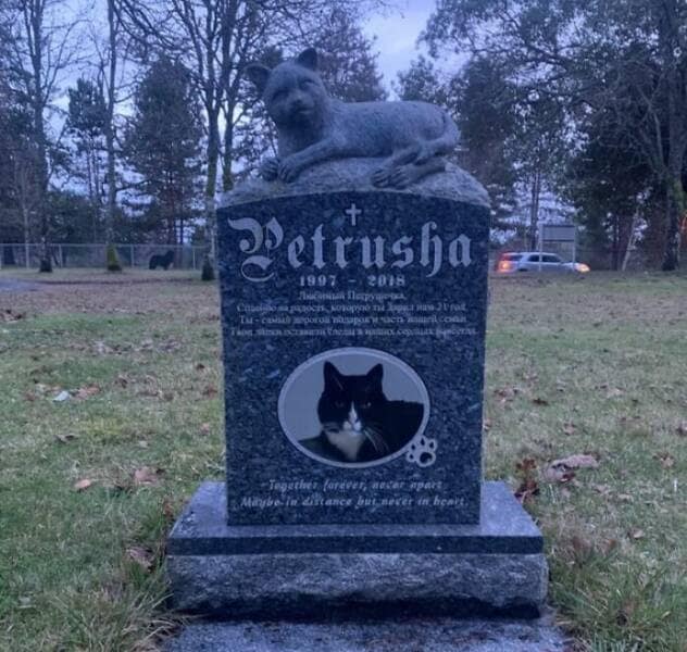 Hilarious tombstones, humorous headstones, funny cemetery inscriptions, Comic tomb etchings, witty headstone sayings, laughter-inducing epitaphs