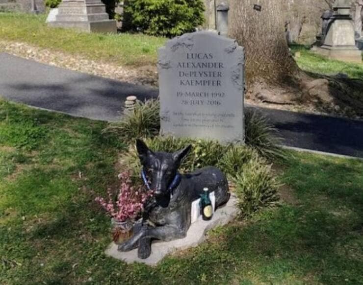 Hilarious tombstones, humorous headstones, funny cemetery inscriptions, Comic tomb etchings, witty headstone sayings, laughter-inducing epitaphs