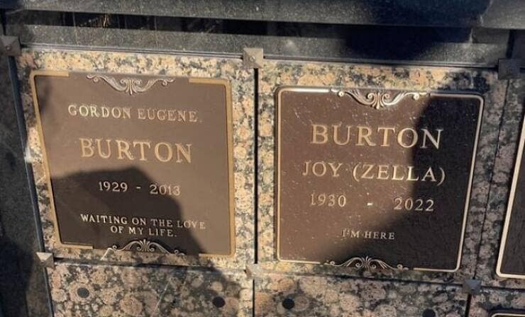 Hilarious tombstones, humorous headstones, funny cemetery inscriptions, Comic tomb etchings, witty headstone sayings, laughter-inducing epitaphs