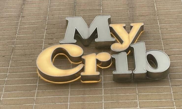 sign fails, burnt out neon signs, neon signs, grammatical errors, hilarious signs, misspelled words, lighting malfunctions