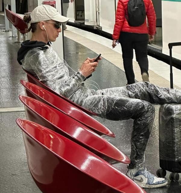 cursed images, weird photos, bizarre pictures, unsettling images, strange photos, peculiar photos, odd pictures, unusual pictures, eerie images, creepy images