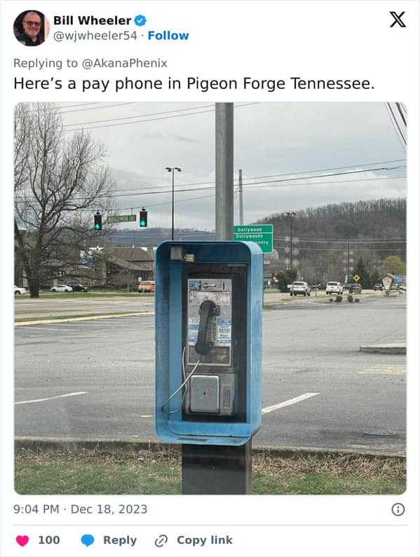 are payphones real, are pay phones real, are payphones real?, funny Twitter thread, generational humor, viral internet debates, amusing Twitter debate, hilarious Twitter conversation, age gap jokes, generational differences comedy