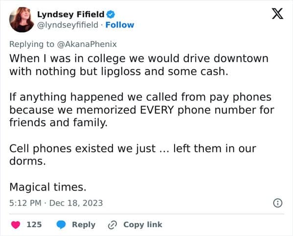 are payphones real, are pay phones real, are payphones real?, funny Twitter thread, generational humor, viral internet debates, amusing Twitter debate, hilarious Twitter conversation, age gap jokes, generational differences comedy