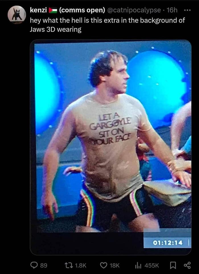 hey what the hell is this extra in the background of Jaws 3D wearing