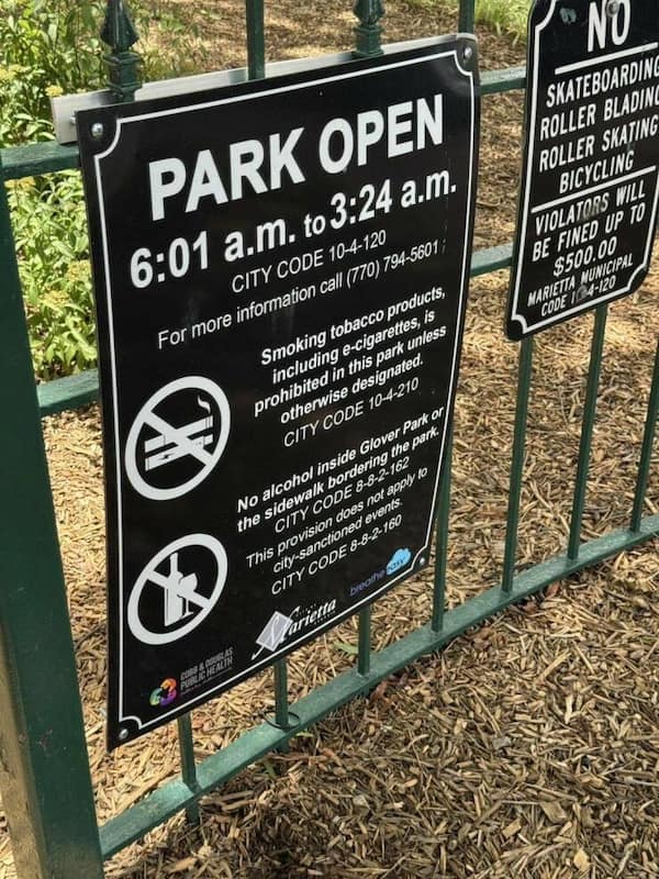 funny signs, Hilarious Signs, Witty Signs, Weird Signs, Humorous Signage, Clever Signs, Bizarre Signage