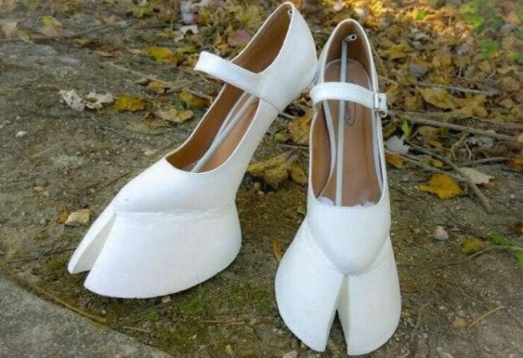 cursed shoes, cursed images of shoes, funny shoe fails, bizarre footwear, cursed fashion, footwear fails, cursed fashion memes, weird shoes, strange shoe designs, funny fashion fails, bizarre product memes
