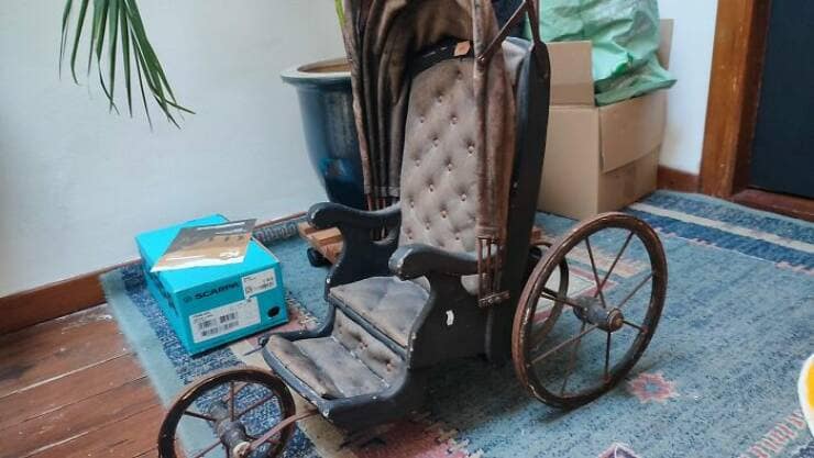 best thrift store finds, vintage clothing, secondhand stores, bargain shopping, thrifted treasures, consignment shops, pre-loved clothes