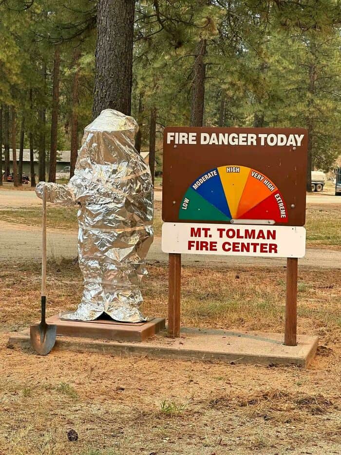 spooky signs, spooky memes, eerie signs, haunted signs, creepy signs creepy signs, unsettling signs, ghostly signs eerie signs, paranormal signs, mysterious signs