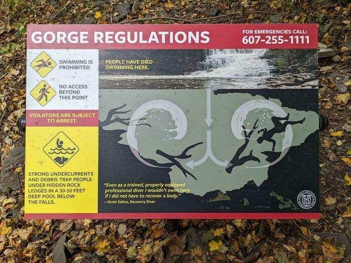 spooky signs, spooky memes, eerie signs, haunted signs, creepy signs creepy signs, unsettling signs, ghostly signs eerie signs, paranormal signs, mysterious signs