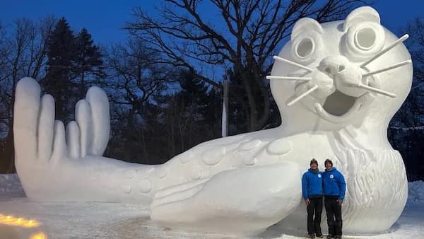 amazing snow sculptures, impressive snow creations, masterful snow builds, elaborate icy builds, snow art, wintry sculpture, cold craft, powdery artistry, frozen sculptures, ice-based art, frosty statues, crystallized structures