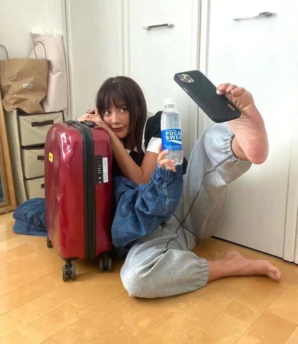 My boss just walked over to my desk and told me openly that he thinks his wife may be cheating on him. If I play my cards right today I'm looking at free lunch, beers and a early exit