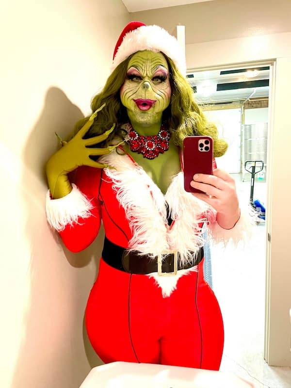 cursed images, haunted photos, bizarre pictures, unnerving snapshots, weird pictures, eerie visuals, unsettling scenes, disturbing memes, nightmare fuel, horrifying tidbits