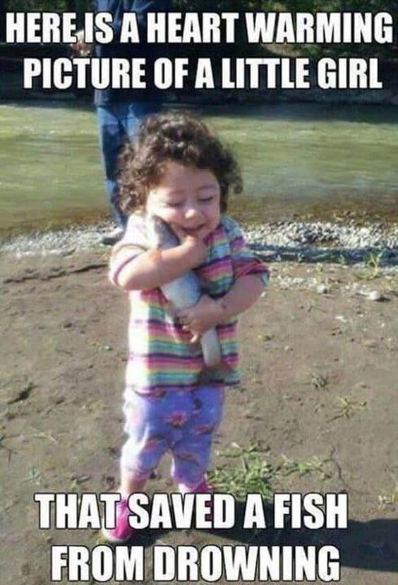 HERE IS A HEART WARMING PICTURE OF A LITTLE GIRL THAT SAVED A FISH FROM DROWNING