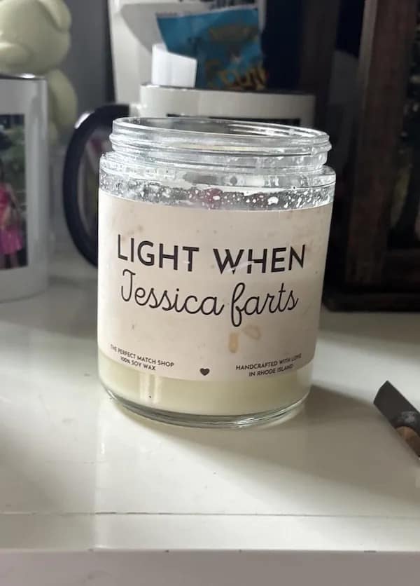 LIGHT WHEN Jessica farts