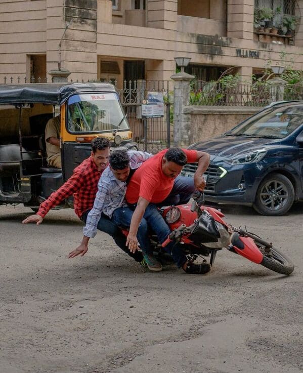 street photography, amazing photos, urban photography, street photos, candid photography, city photography, street shots, urban photos, candid photos, street pics, urban life images, city snapshots, sidewalk photography, real life photos, urban candid shots, street art pics, spontaneous photography, city scenes, everyday photography, urban exploration photos, street image gallery