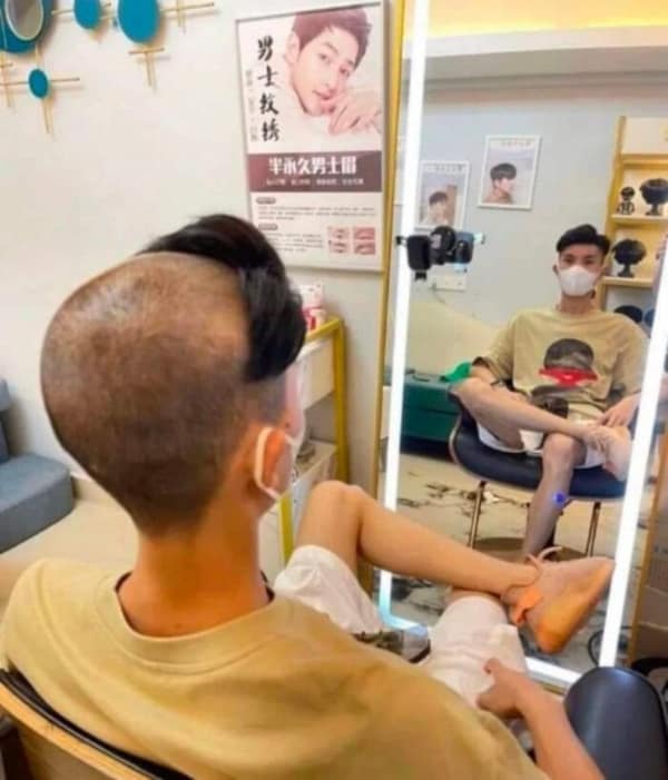 photos with no context, bizarre photos, random images, weird pictures, strange photos, unexplained photos, out of context pics, odd images, confusing photos, surreal pictures, weird pics, random photos, WTF photos, uncanny images, no context snapshots, weird internet pics, mystery photos, puzzling pictures, oddball photos, quirky images