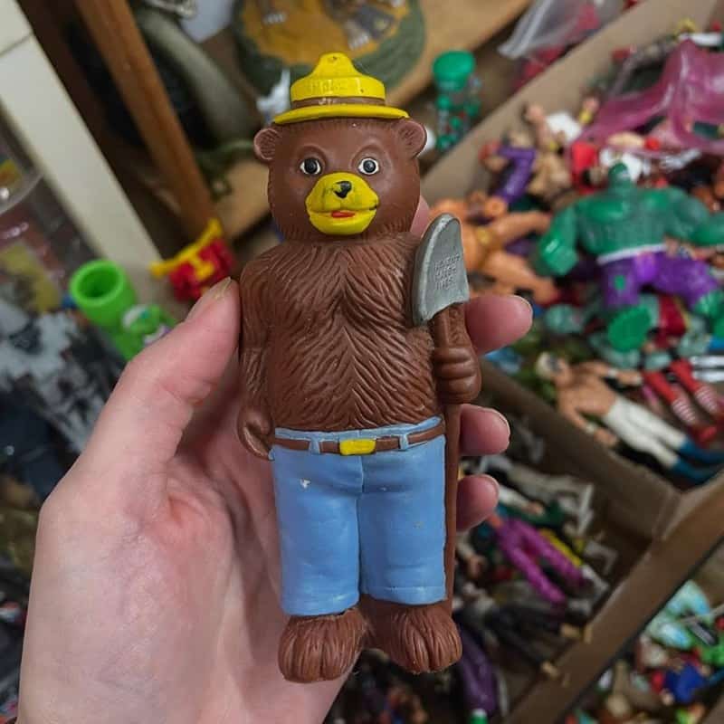 nostalgic toys, 90s toys, childhood toys, retro toys, classic games, old toys, vintage toys, 90s kids, playground toys, beanie babies, tamagotchi, polly pocket, pokemon cards, skip-it, slap bracelet, 90s nostalgia, toy memories, playground classics, retro games, collectible toys