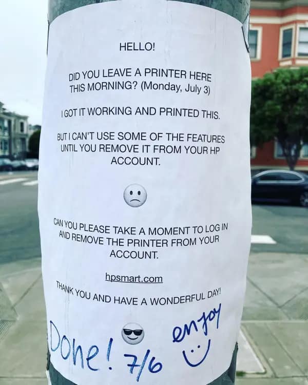 Note on a pole asks printer owner to remove device from HP account