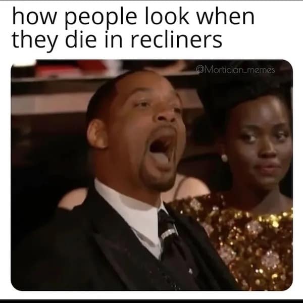 how people look when they die in recliners © Mortician-memes