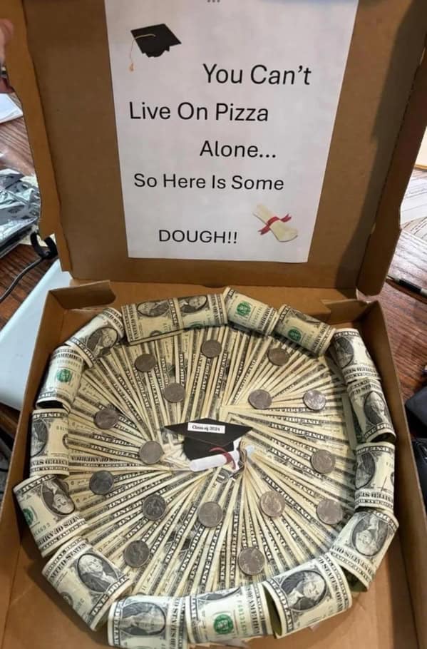 Creative pizza box gift made of rolled dollar bills