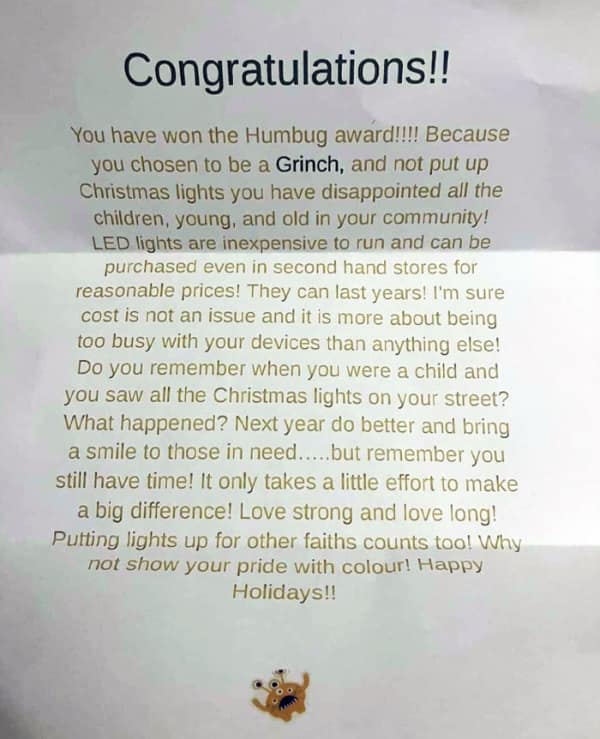 A passive aggressive neighbour note giving someone the "Humbug Award" for no Christmas lights.
