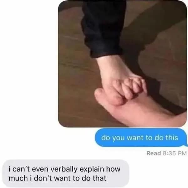 A funny text exchange where someone is completely disgusted by the cursed idea of interlocking toes with someone else.