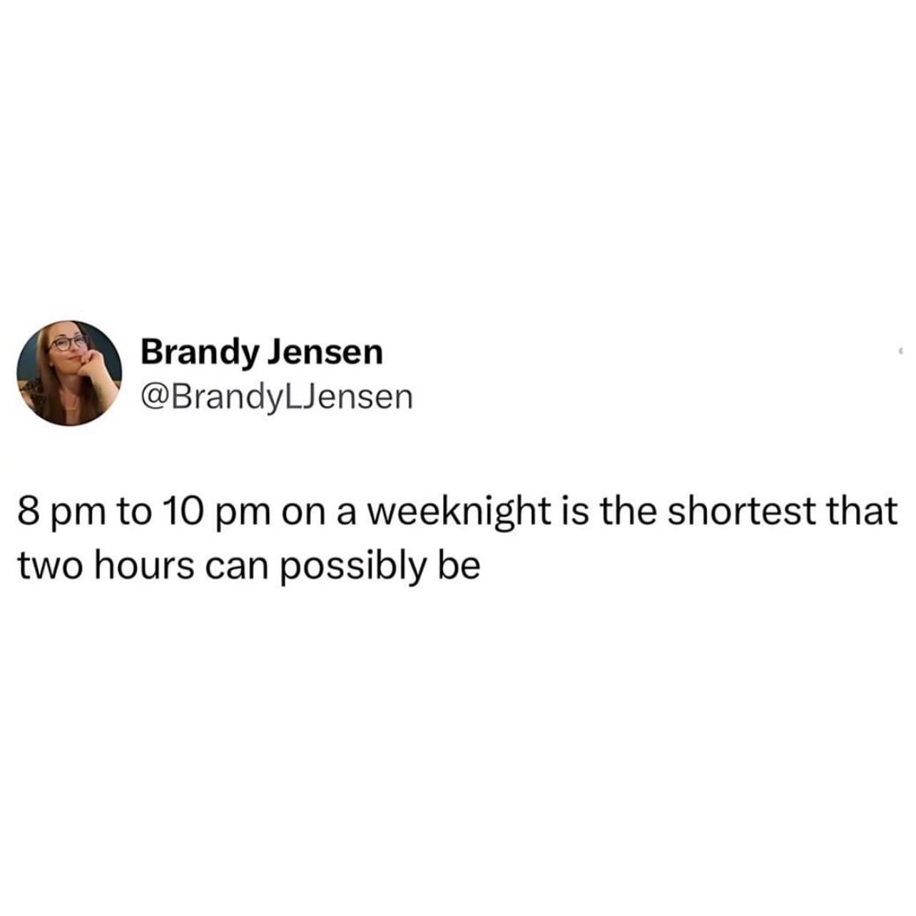 A relatable tweet about how the two hours between 8 pm and 10 pm on weeknights feel incredibly short.