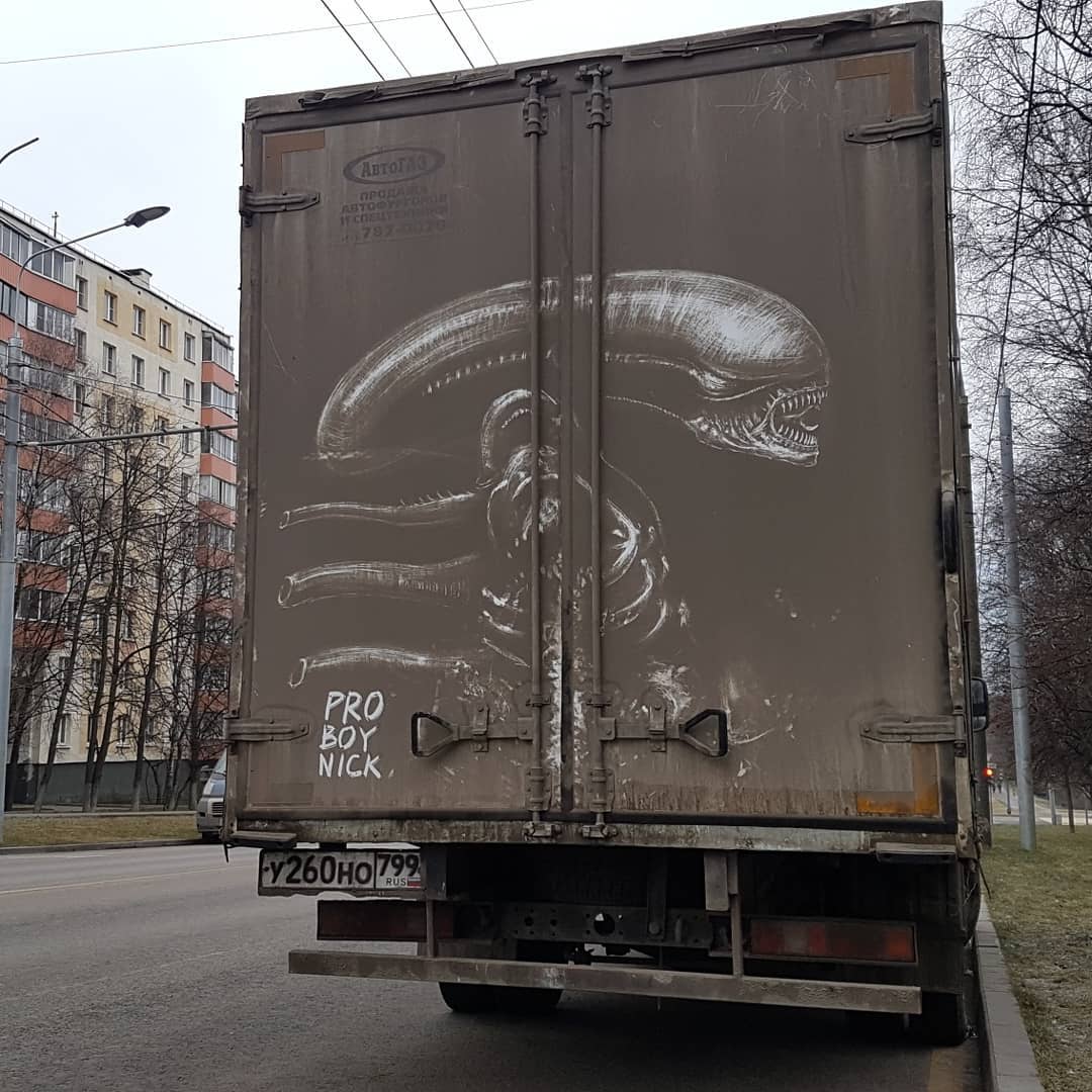 Xenomorph alien from the movie Alien sketched in grime on the back of a truck.
