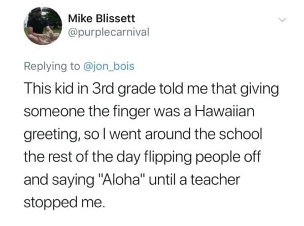 Funny tweet about a kid who lied that "giving the finger" was a Hawaiian greeting.