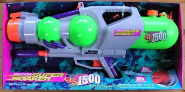 A 90s toy photo of a Super Soaker CPS 1500 water gun in its box.