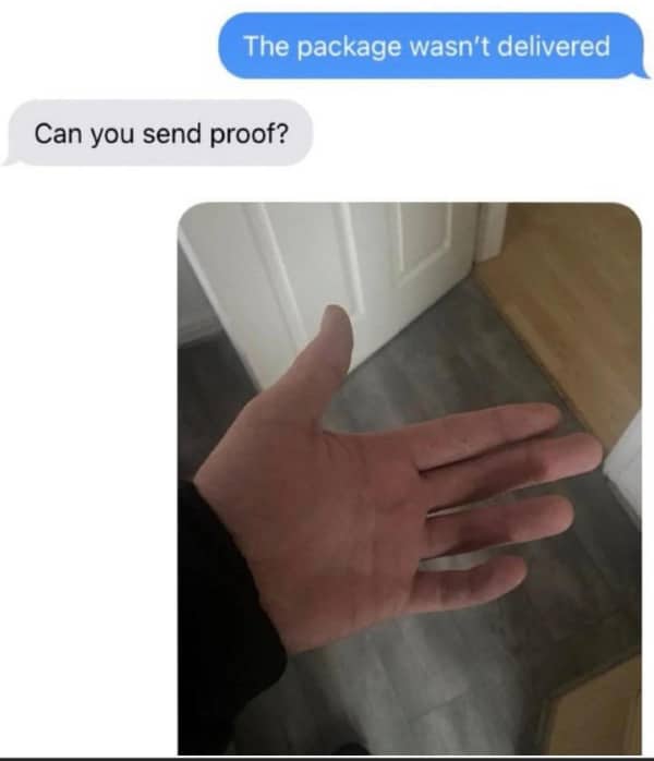 Text conversation showing a photo of an empty hand as proof of non-delivery.