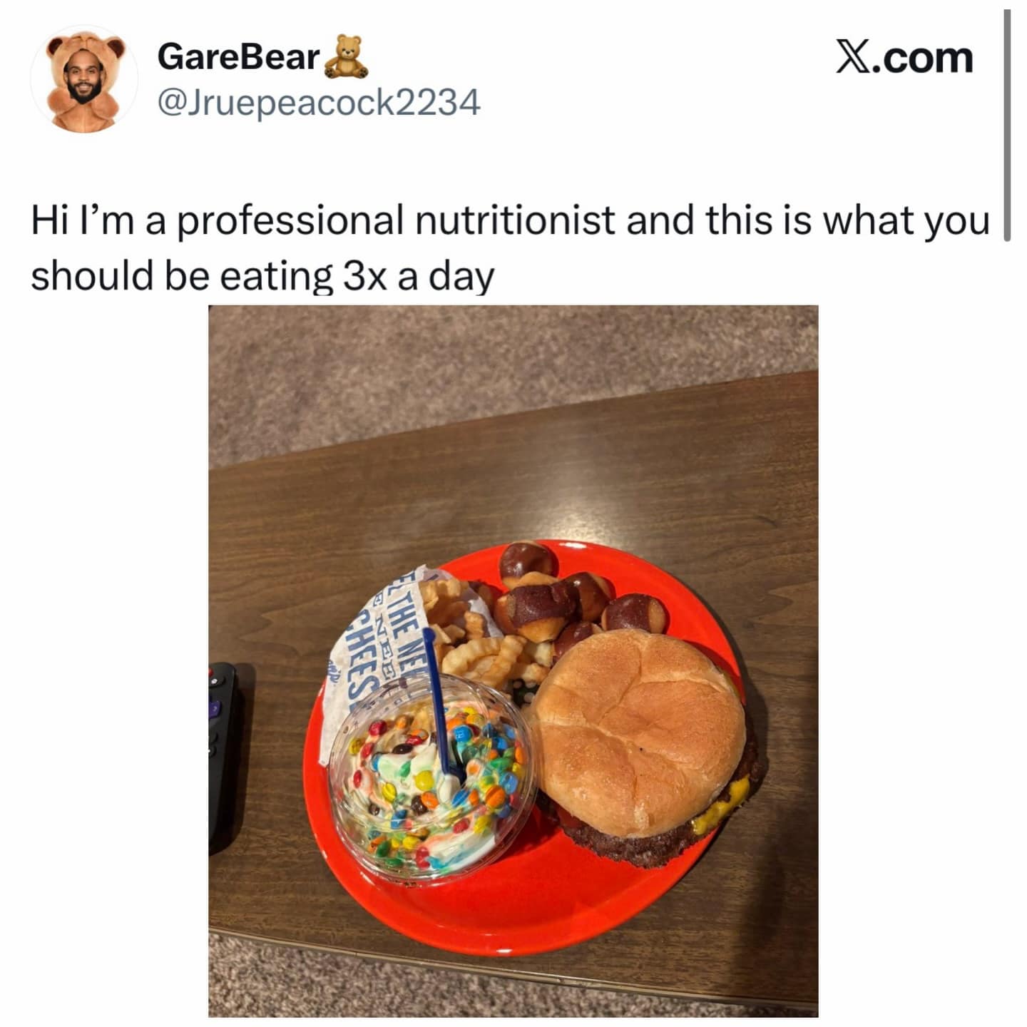 Tweet about signing delivery screens with random scribbles and playing fruit ninja funny pic.