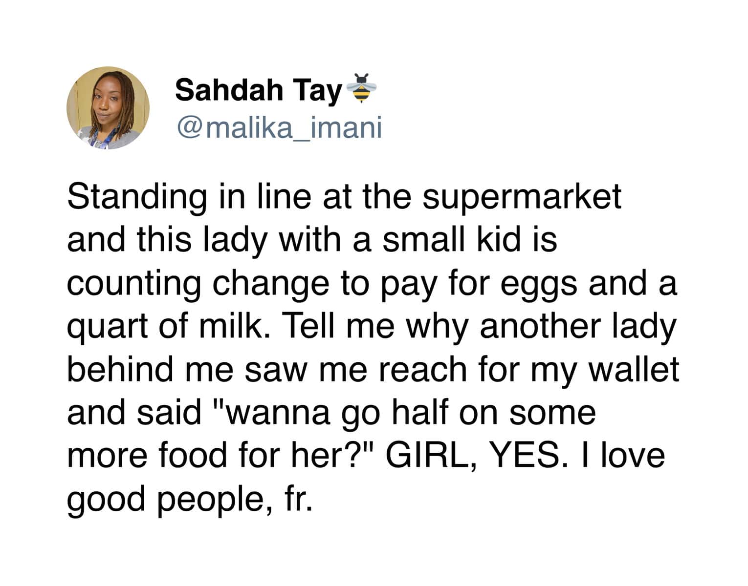 A wholesome meme tweet by Sahdah Tay describing a woman helping a mother pay for groceries at the supermarket.