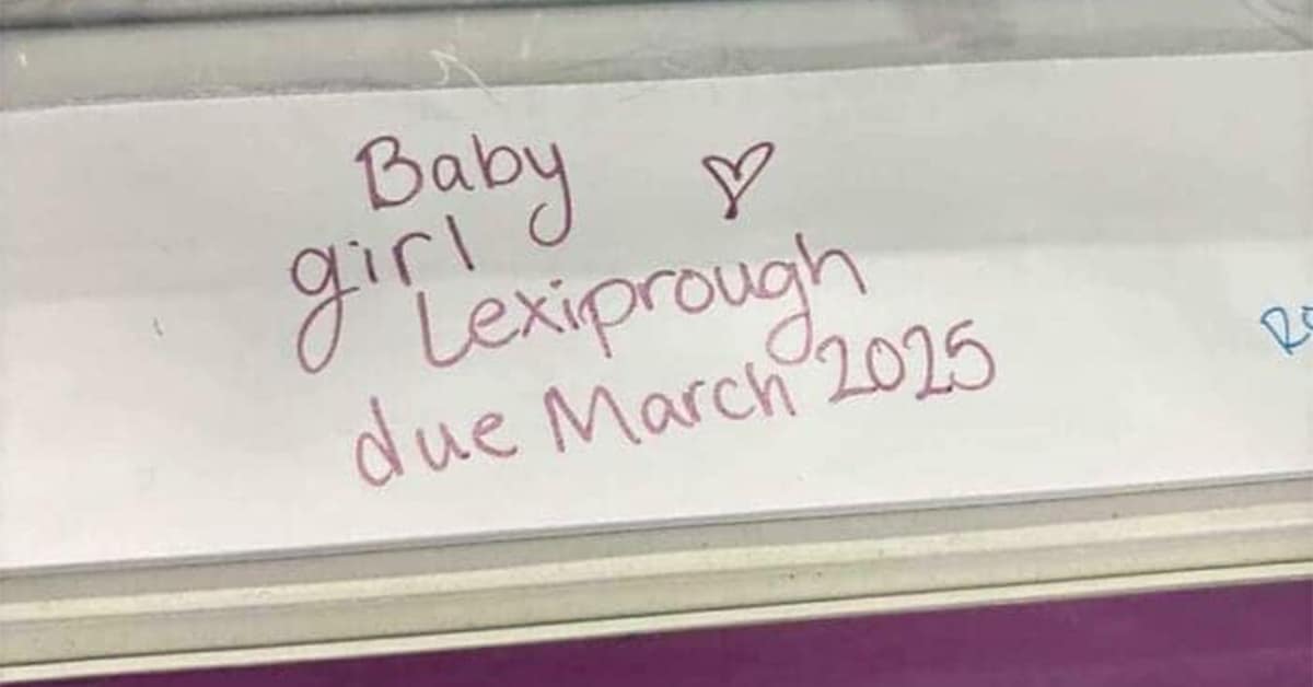 Collection of the worst baby names including Harlotte, Teflon, and spellings like Blaykeleigh.