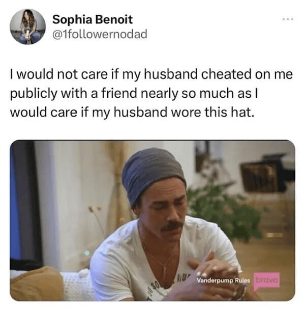 A tweet by Sophia Benoit roasting Tom Sandoval from Vanderpump Rules for his slouchy beanie, calling it a fashion faux pas.