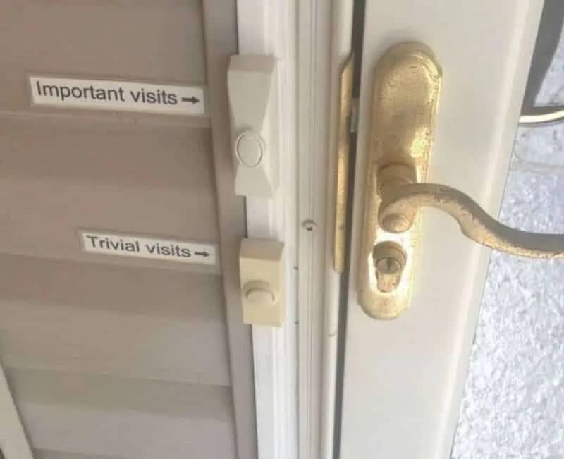 Doorbell setup featuring two buttons labeled for important visits and trivial visits respectively.
