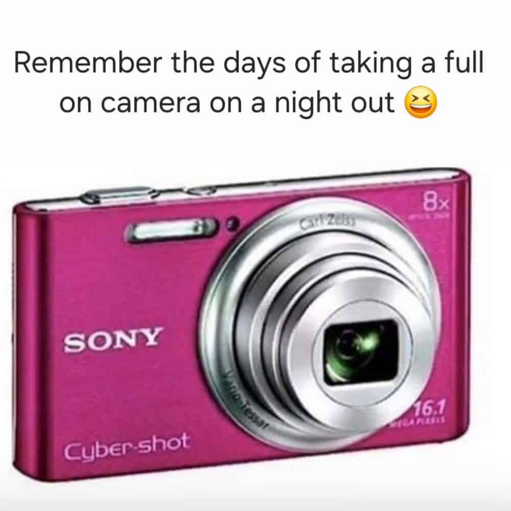 A nostalgic millennial meme of a vibrant magenta Sony Cyber-shot point-and-shoot camera. The caption reminisces about the mid-2000s ritual of carrying a dedicated electronic brick in your clutch just to document the "pre-game" and the dance floor.